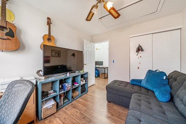 living room featuring ceiling fan and light hardwood / wood-style flooring