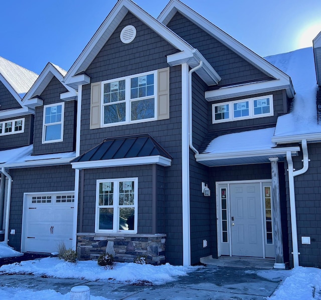 view of front facade with a garage