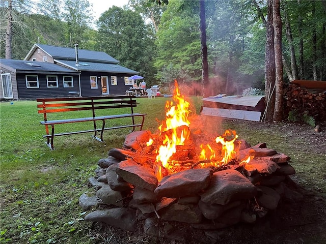 view of yard featuring an outdoor fire pit