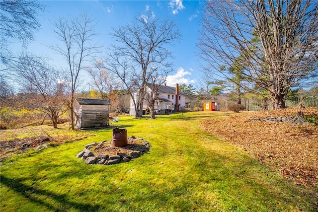 view of yard with a storage shed