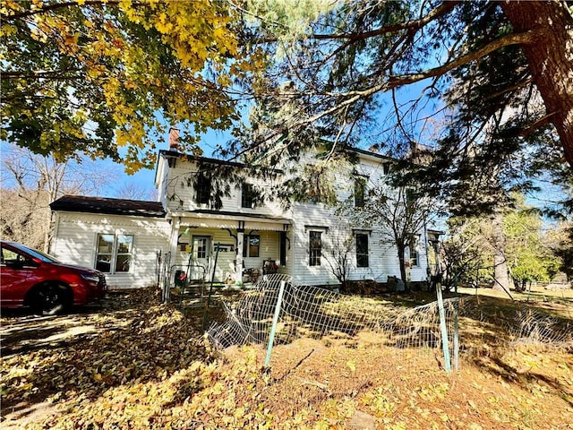 view of front of property featuring a porch