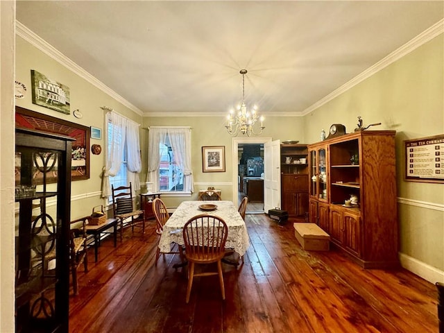 dining area featuring an inviting chandelier, dark hardwood / wood-style floors, and ornamental molding