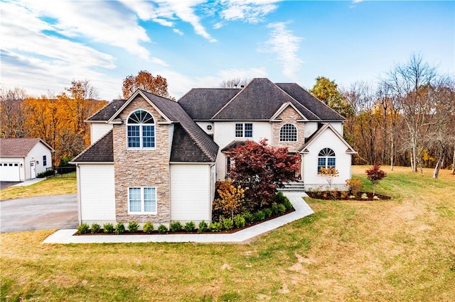 view of front of home featuring a front lawn