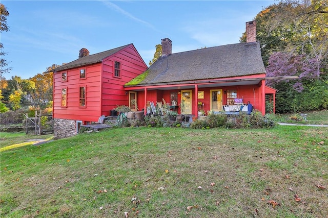 view of front facade with a front lawn and a porch