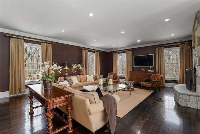 living room with recessed lighting, hardwood / wood-style floors, and crown molding