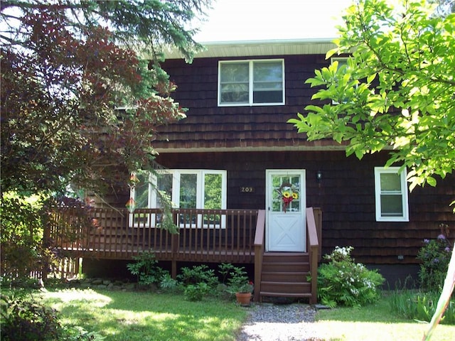 view of front facade featuring a deck