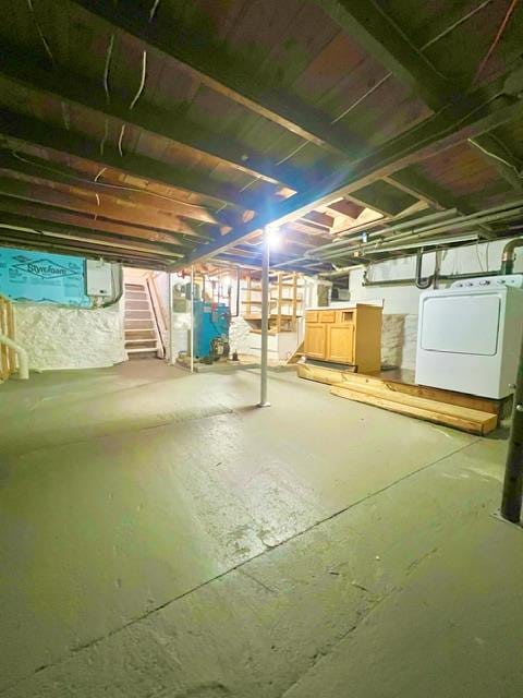 basement with washer / dryer