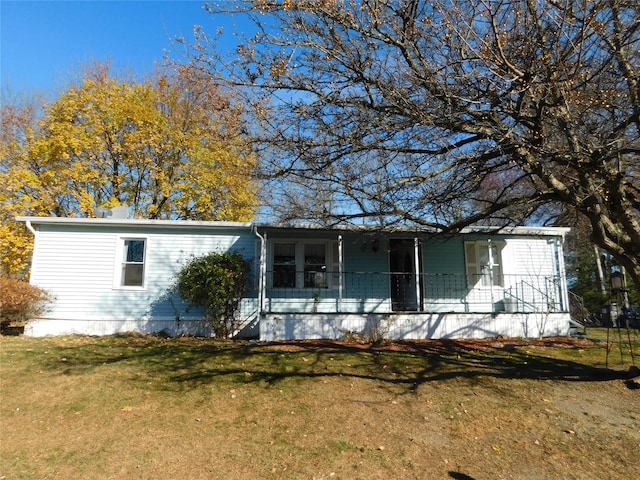 ranch-style house with covered porch and a front yard