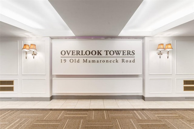 19 Old Mamaroneck Rd Unit 6D, White Plains, NY 10605 - reception area featuring a decorative wall
