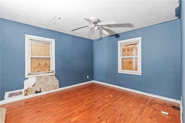 unfurnished room with wood-type flooring and ceiling fan