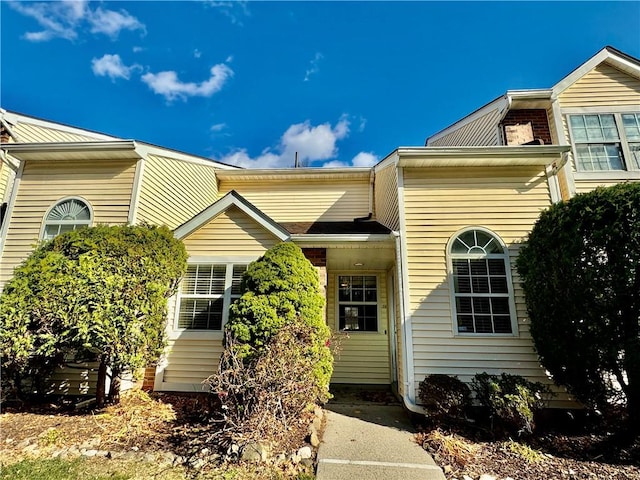 view of front of property