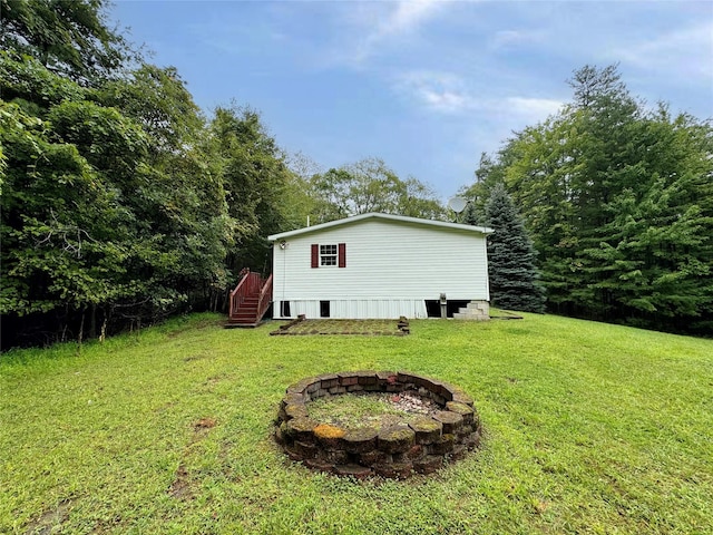 view of yard with a fire pit