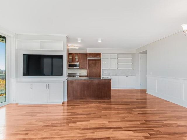 kitchen with backsplash, crown molding, light hardwood / wood-style flooring, and stainless steel appliances