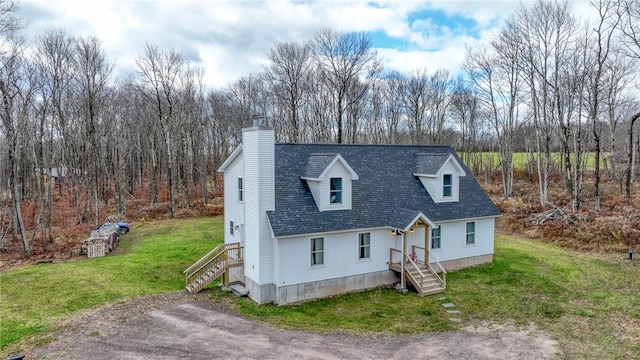 cape cod home featuring a front yard