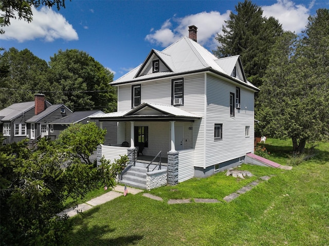 view of front of home featuring a porch and a front yard