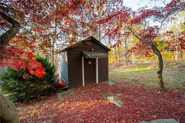 view of outbuilding