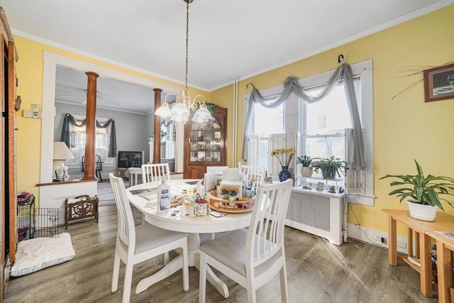 dining room with crown molding, dark wood-type flooring, and a notable chandelier