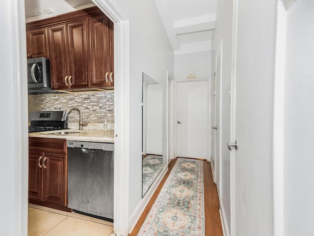 5601 Riverdale Ave Unit 1C, Bronx, NY 10471 - kitchen with stainless steel appliances, light countertops, tasteful backsplash, a sink, and light wood finished floors