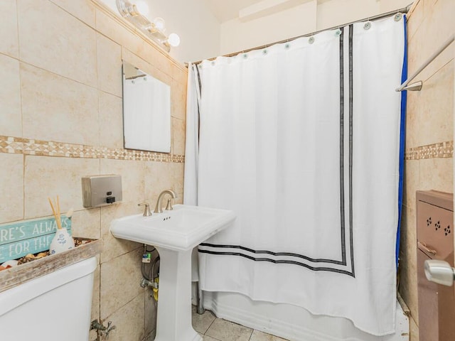 5601 Riverdale Ave Unit 1C, Bronx, NY 10471 - bathroom featuring tile walls, shower / bath combination with curtain, toilet, tile patterned floors, and a sink