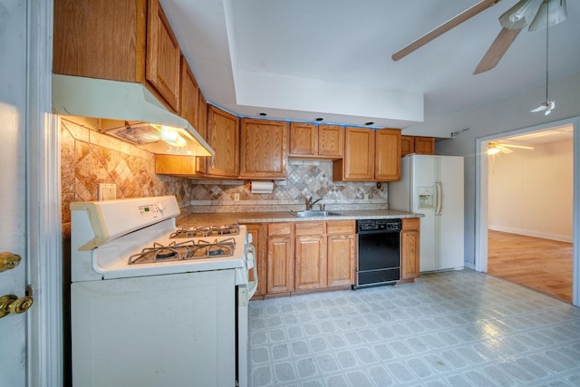 kitchen with light wood-type flooring, tasteful backsplash, white appliances, ceiling fan, and sink