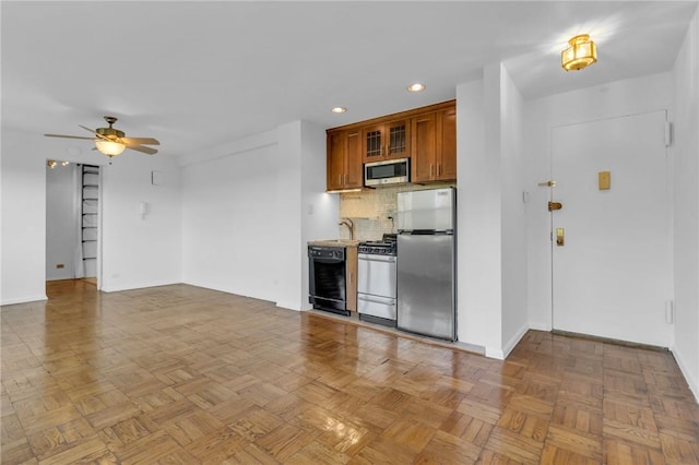 3935 Blackstone Ave Unit 5K, Bronx, NY 10471 - kitchen featuring stainless steel appliances, recessed lighting, baseboards, a ceiling fan, and tasteful backsplash