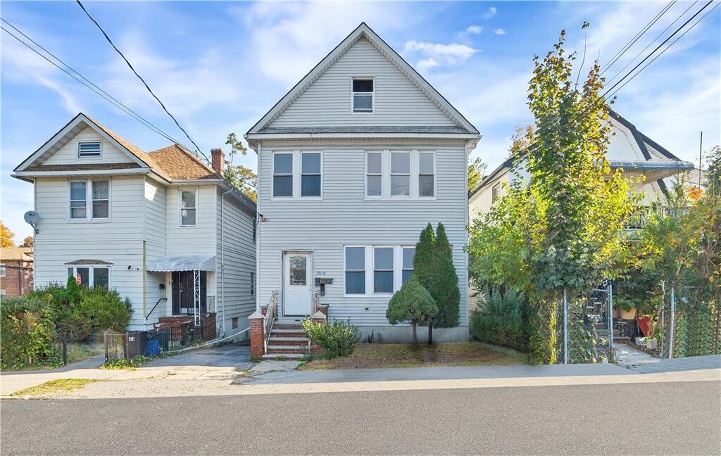 3978 Amundson Ave, Bronx, NY 10466 - view of front facade