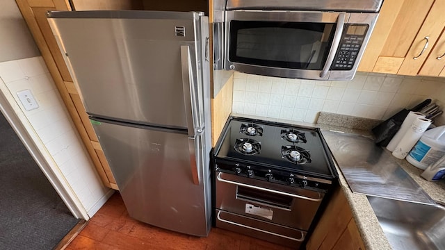 kitchen featuring tasteful backsplash and stainless steel appliances