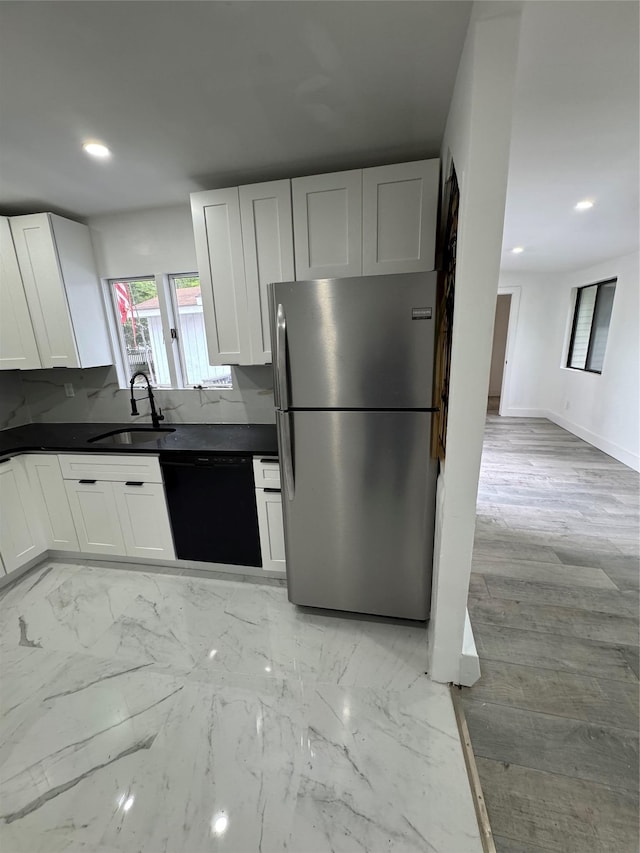 3 Brookside Trl, Monroe, NY 10950 - kitchen with freestanding refrigerator, dishwasher, a sink, dark countertops, and recessed lighting