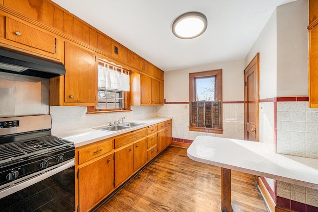 kitchen with gas range, sink, and light wood-type flooring