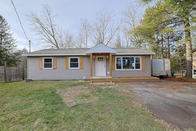 view of front of property with a front yard