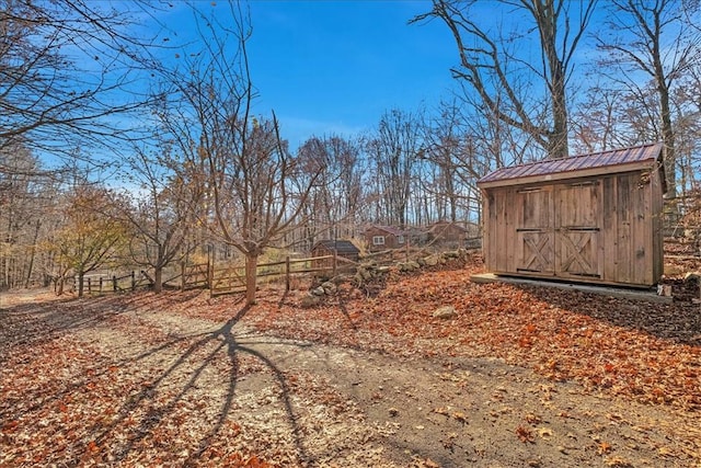 view of yard with a storage shed