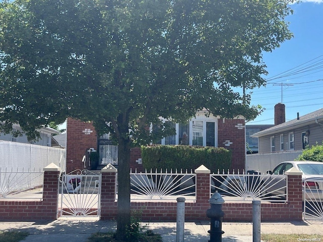 view of front of property