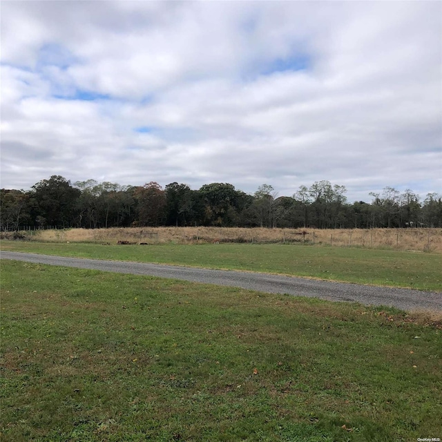 view of yard featuring a rural view