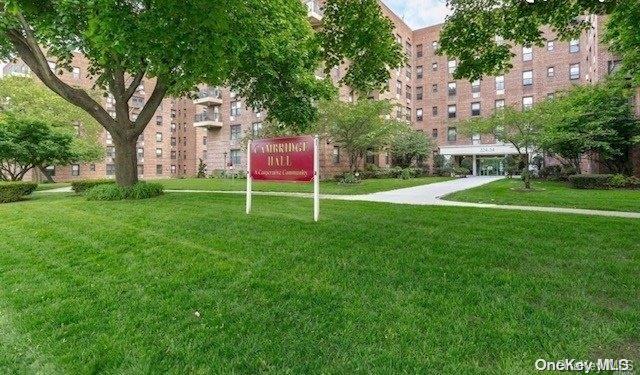 view of home's community featuring a lawn