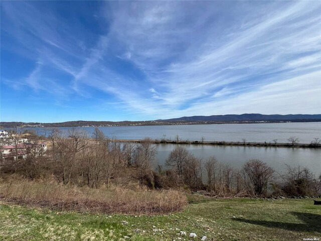 Listing photo 3 for 3 Windswept Ln, Newburgh NY 12550