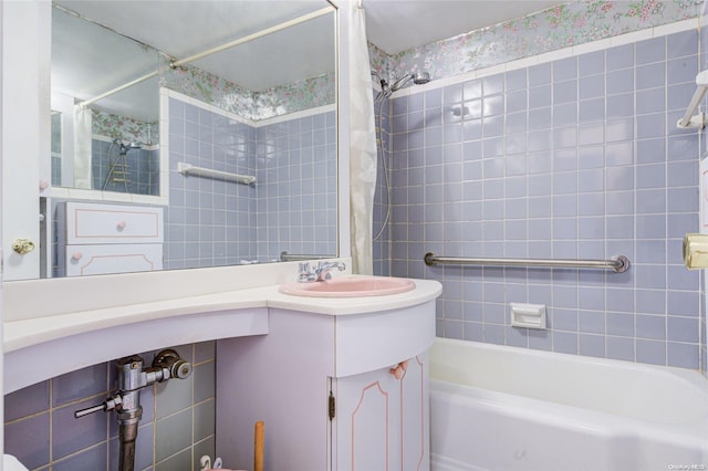 bathroom with vanity and tiled shower / bath combo