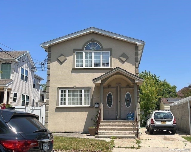 view of front property