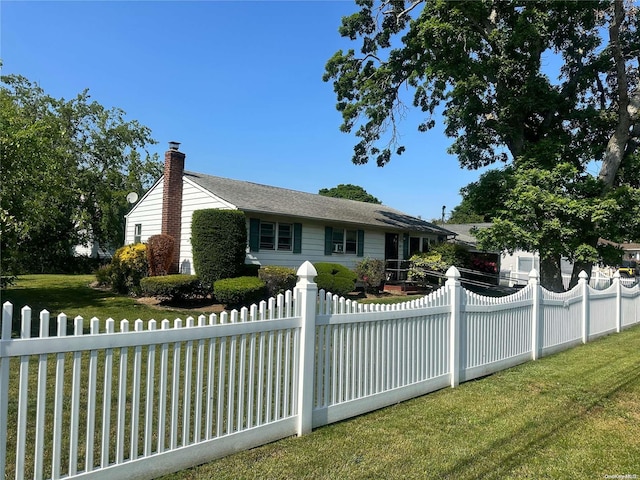 single story home with a front yard