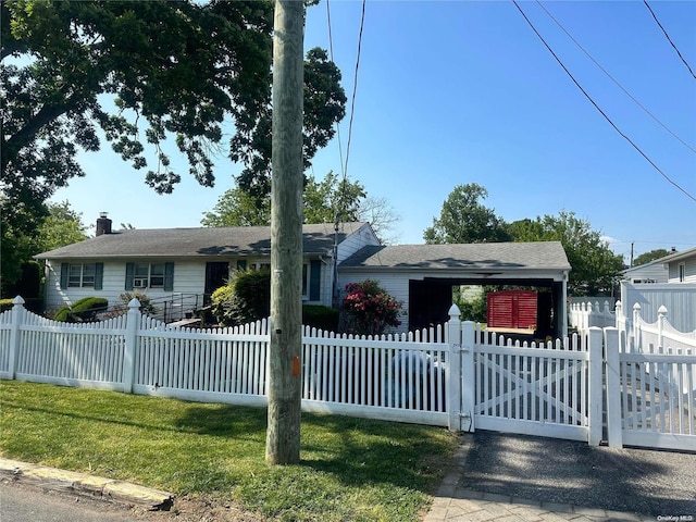 view of front of property with a front lawn