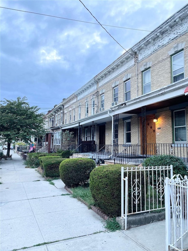 view of front of house featuring a porch