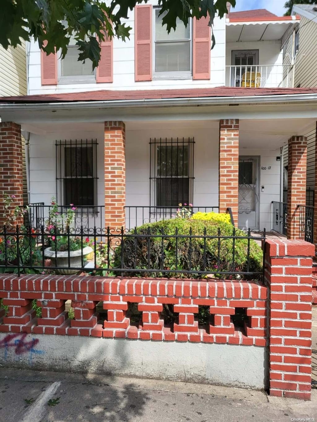 view of front of property with a porch