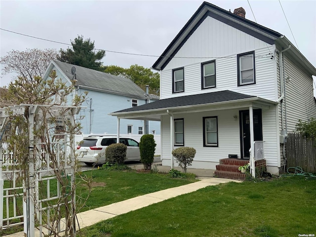 view of front of home featuring a front lawn