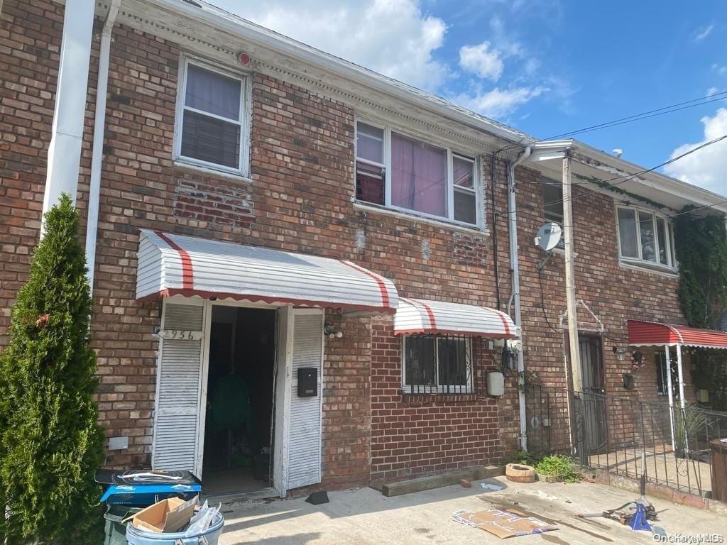 view of townhome / multi-family property