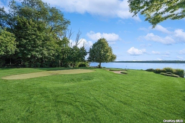 view of yard featuring a water view