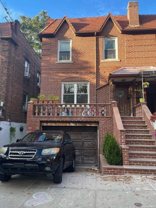 view of front facade featuring a garage