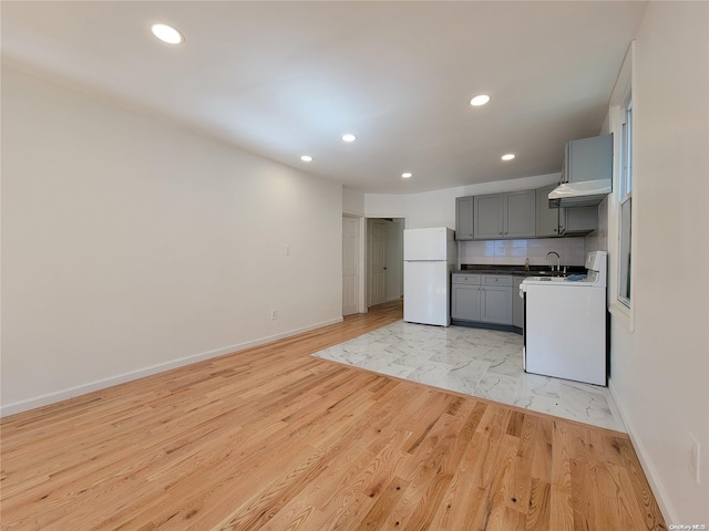 kitchen featuring decorative backsplash, white appliances, recessed lighting, and gray cabinets