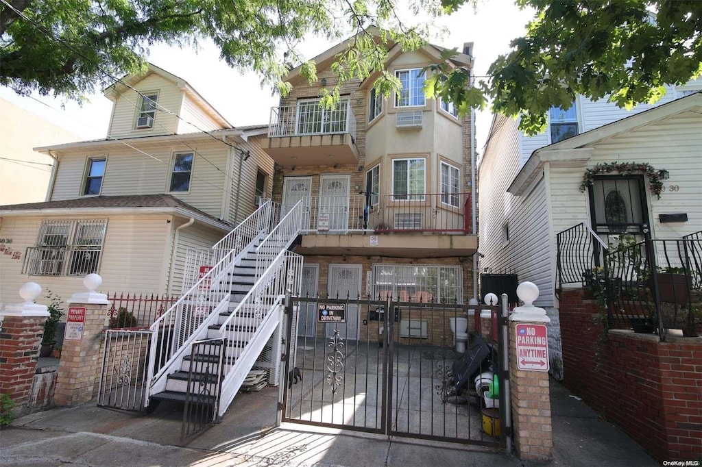 view of front of house with a balcony