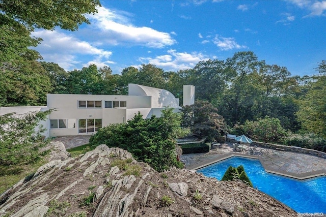 view of swimming pool