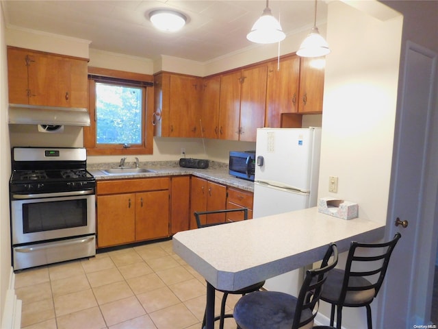 kitchen featuring crown molding, sink, hanging light fixtures, light tile patterned floors, and appliances with stainless steel finishes