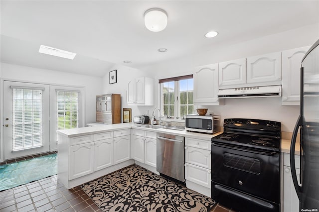 kitchen featuring kitchen peninsula, white cabinetry, stainless steel appliances, and vaulted ceiling